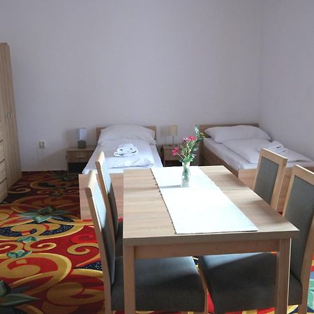 Valašské Meziříčí Zamecky Penzion מראה חיצוני תמונה